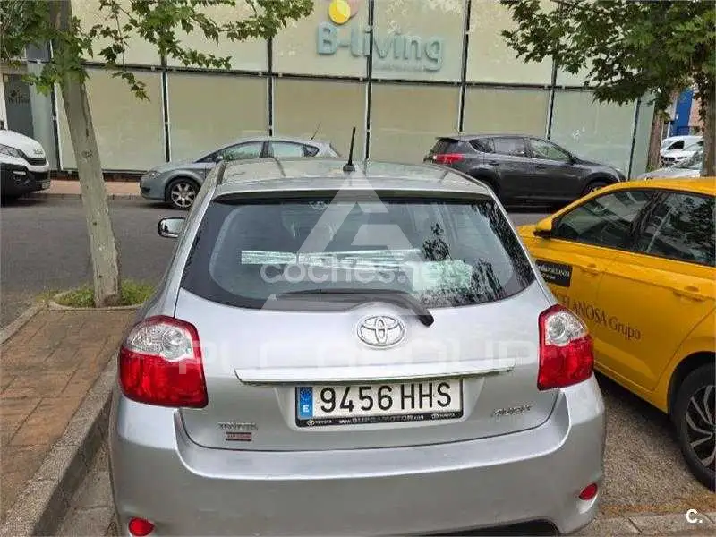 2013 Toyota AURIS