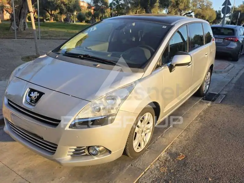 2013 Peugeot 5008