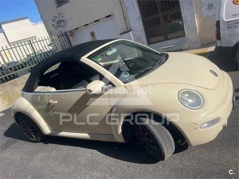 2013 Volkswagen BEETLE