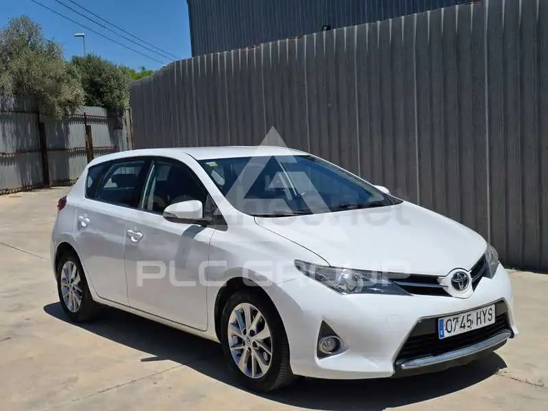 2014 Toyota AURIS