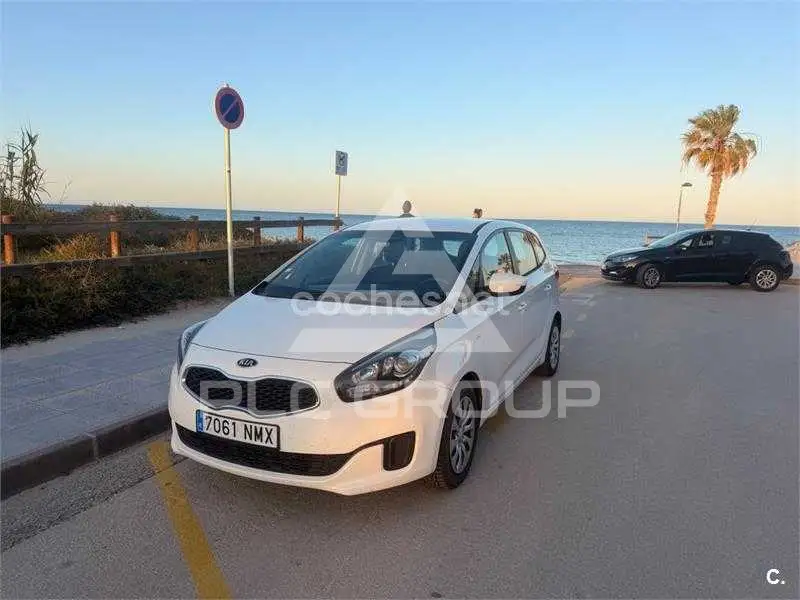 2014 KIA Carens
