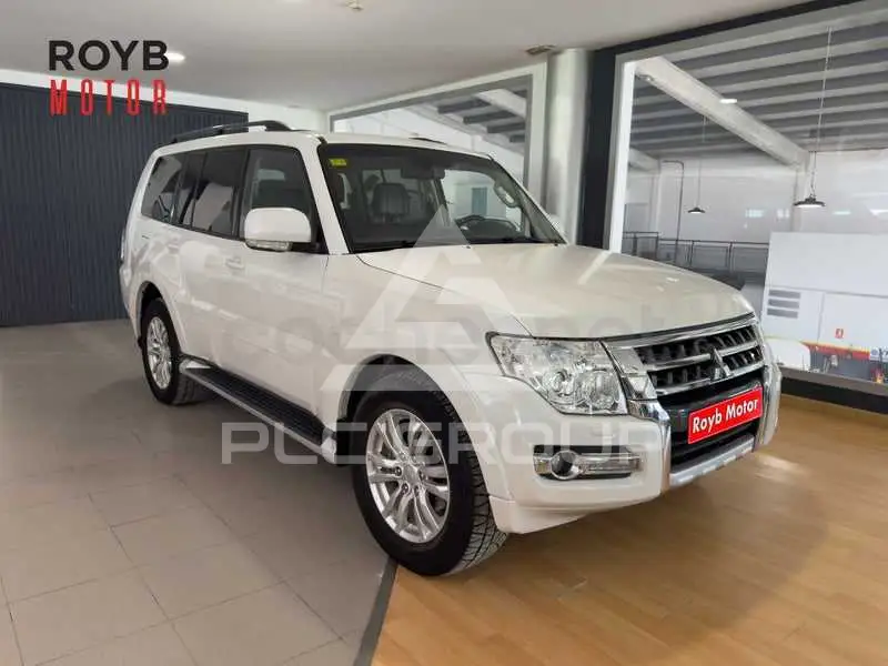 2015 Mitsubishi MONTERO
