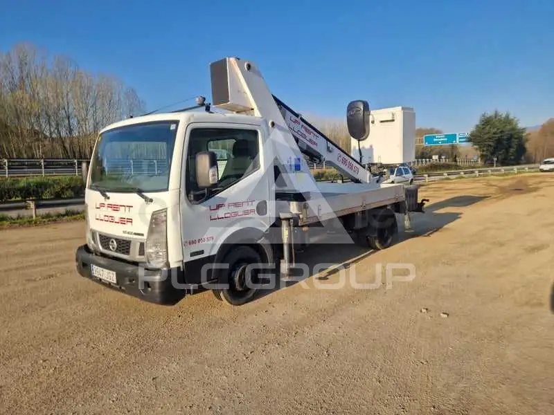 2015 Nissan NT400