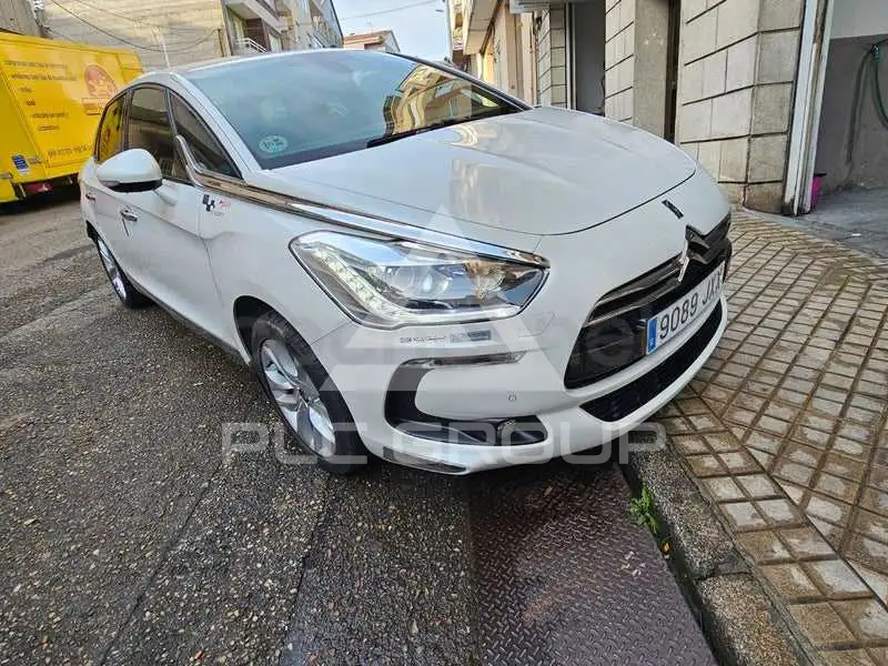 2015 DS DS5