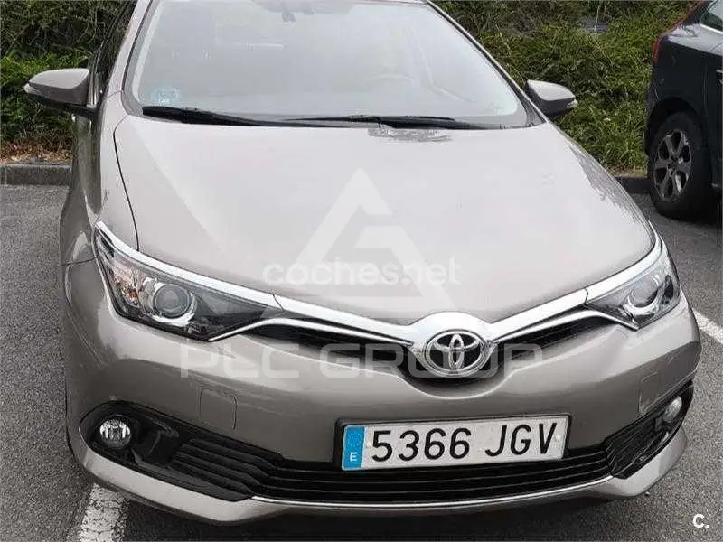 2015 Toyota AURIS
