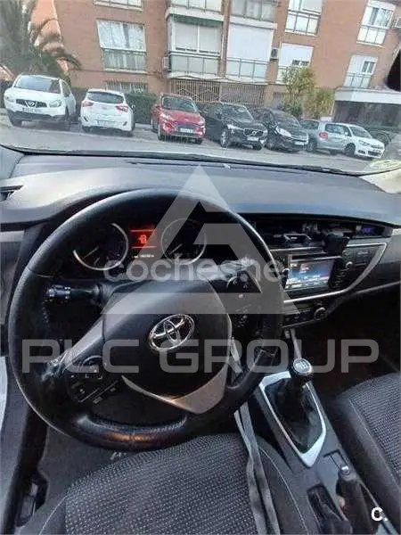 2015 Toyota AURIS