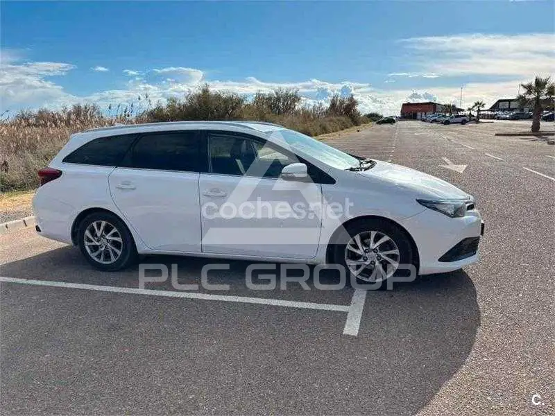 2015 Toyota AURIS