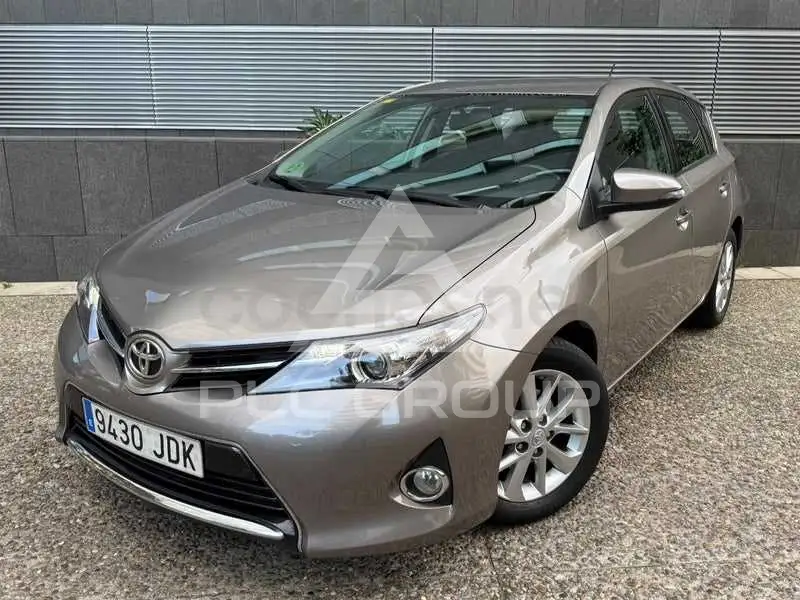 2015 Toyota AURIS