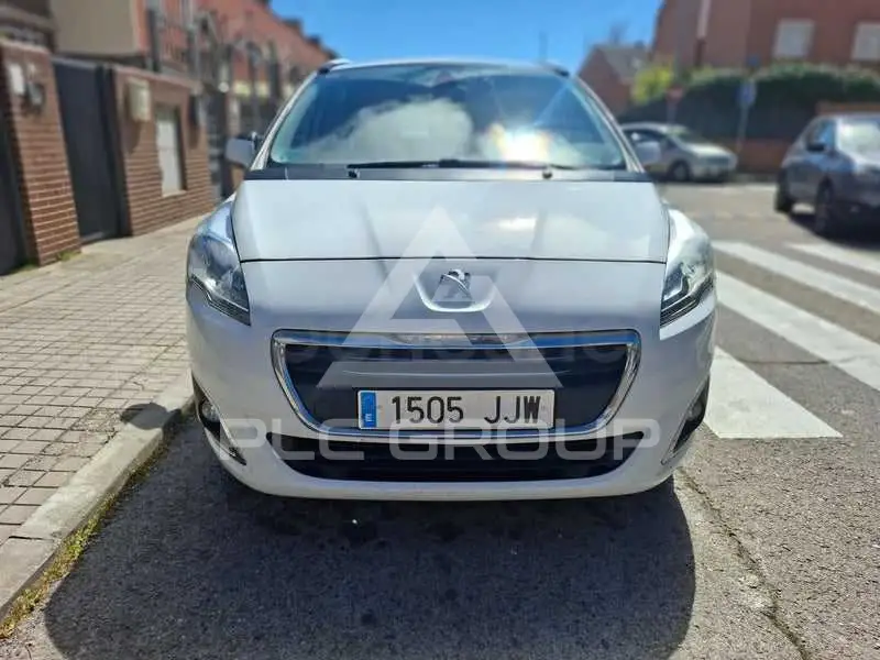 2015 Peugeot 5008