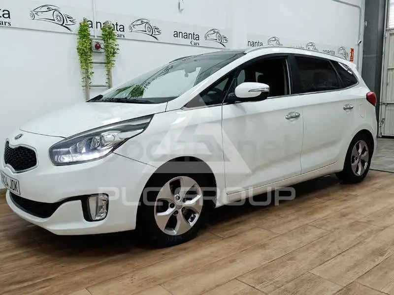 2015 KIA Carens