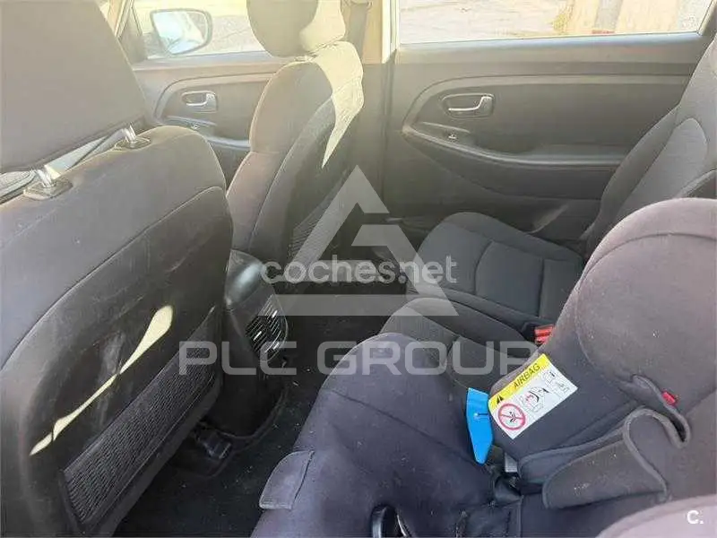 2015 KIA Carens