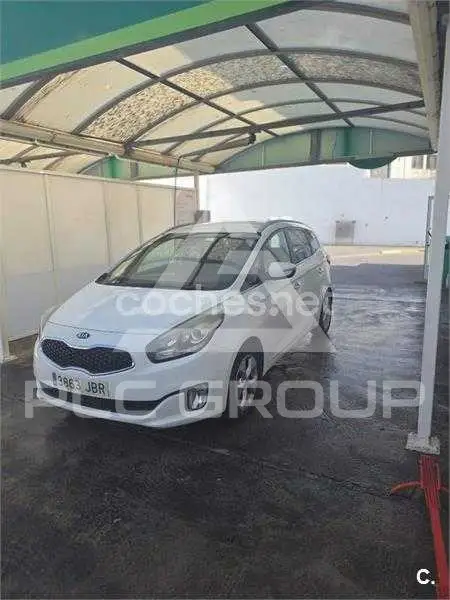 2015 KIA Carens