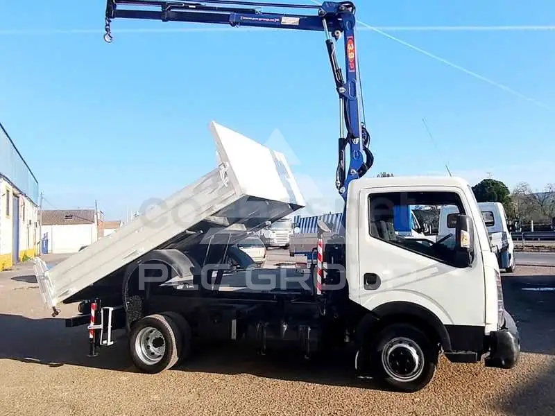 2016 Nissan NT400