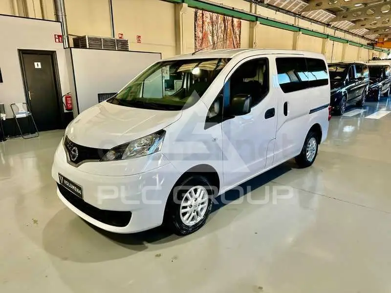 2016 Nissan 