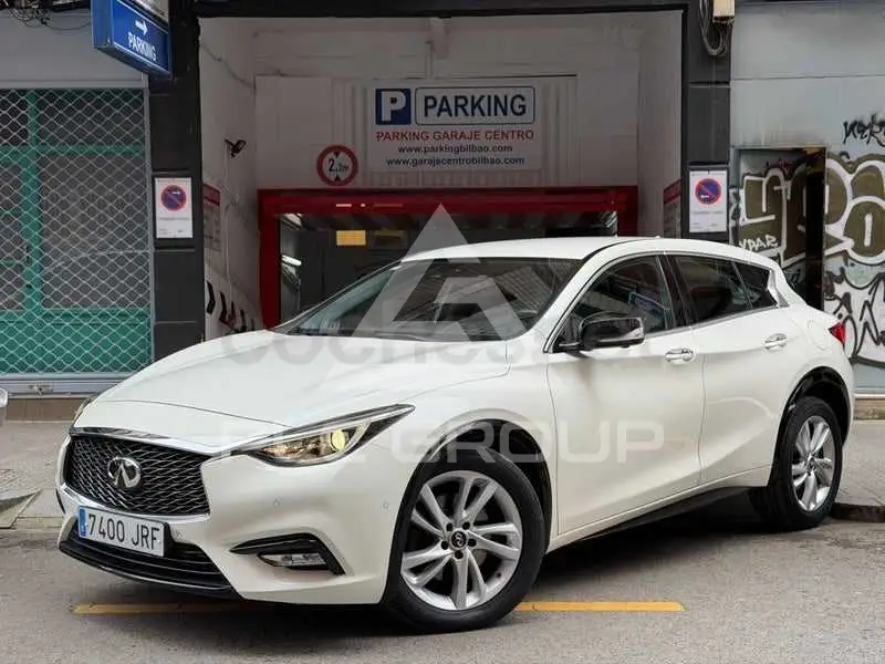2016 Infinity Q30