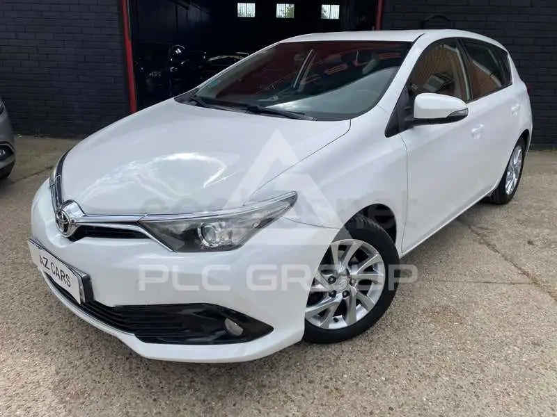 2016 Toyota AURIS