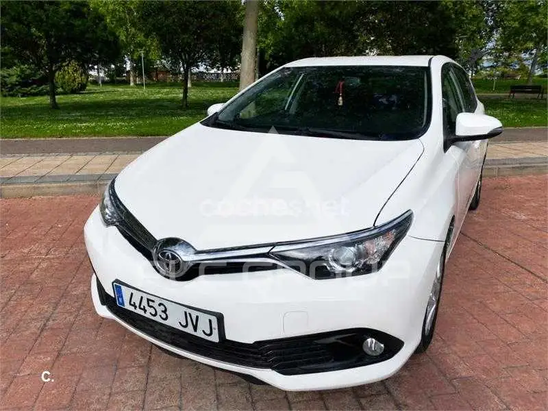 2016 Toyota AURIS