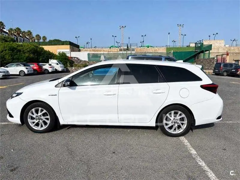 2016 Toyota AURIS