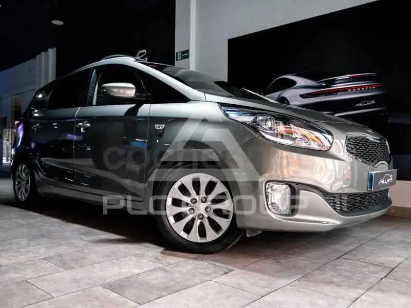 2016 KIA Carens