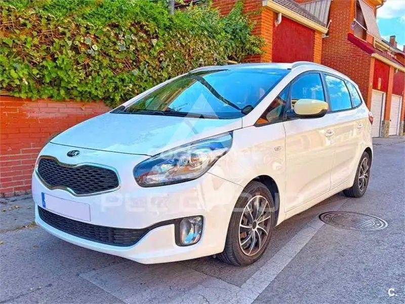 2016 KIA Carens