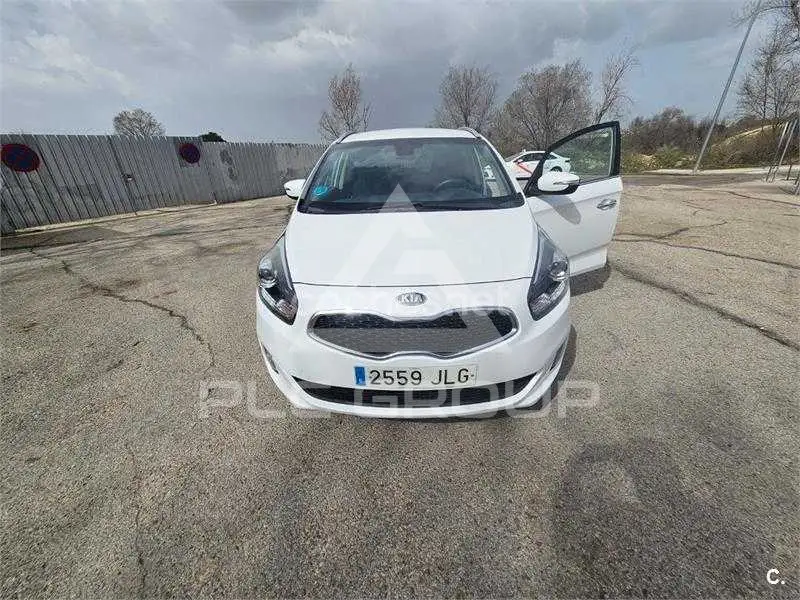 2016 KIA Carens