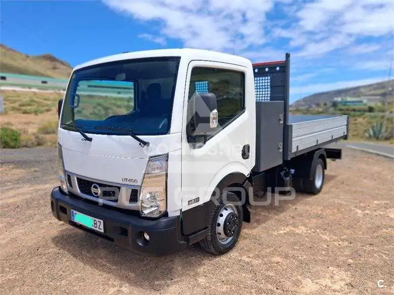 2017 Nissan NT400