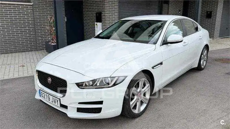 2017 Jaguar XE