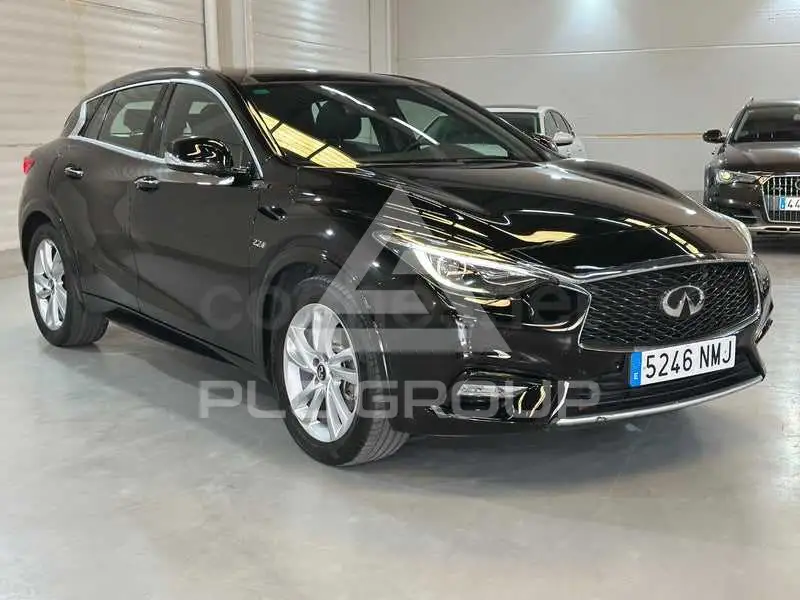 2017 Infinity Q30