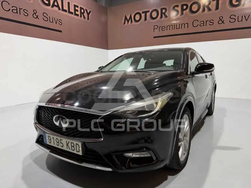 2017 Infinity Q30
