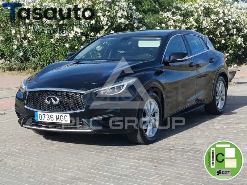 2017 Infinity Q30