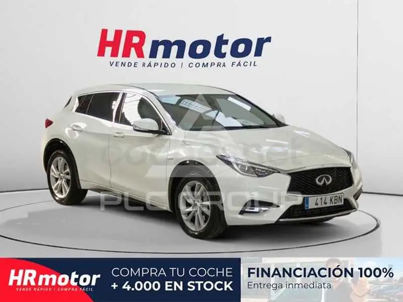 2017 Infinity Q30