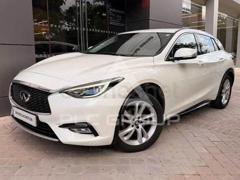 2017 Infinity Q30