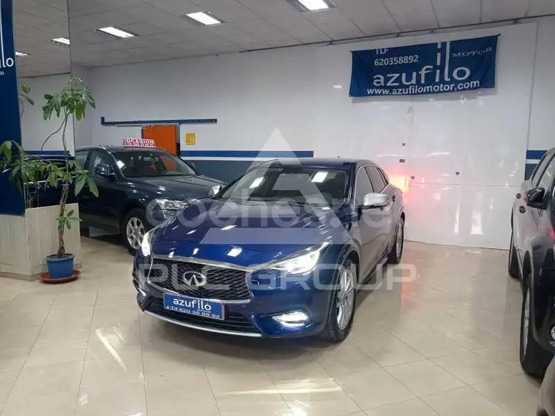 2017 Infinity Q30