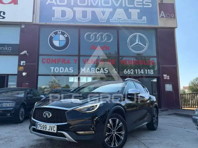 2017 Infinity Q30