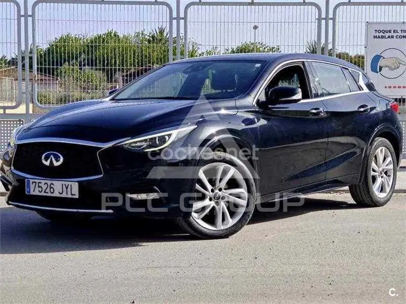2017 Infinity Q30
