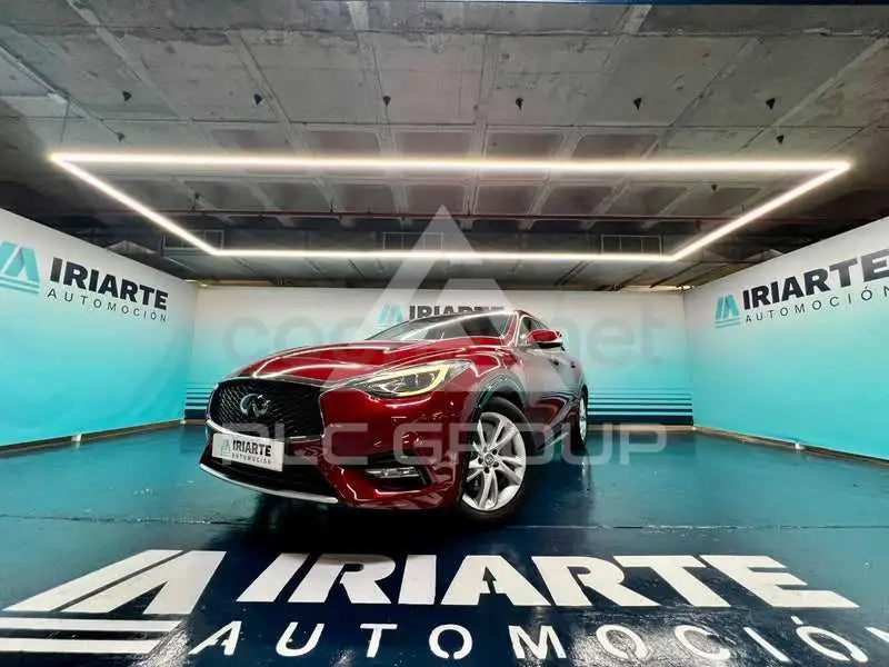 2017 Infinity Q30
