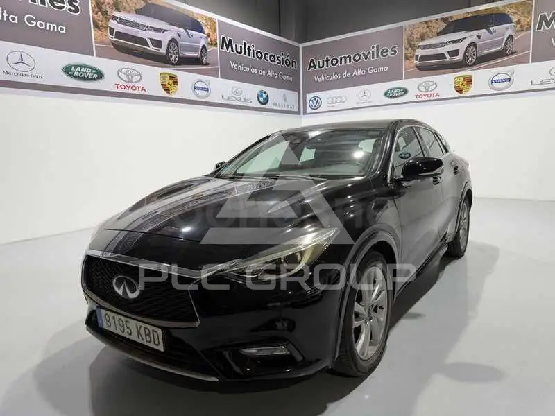 2017 Infinity Q30