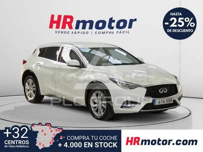 2017 Infinity Q30