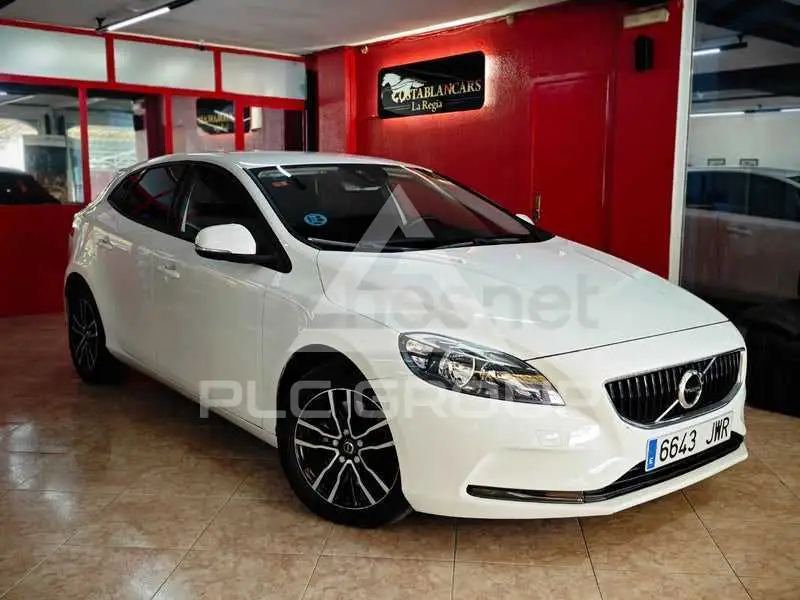2017 Volvo V40