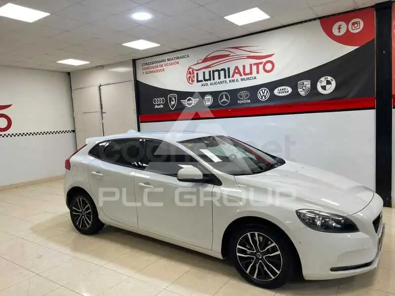 2017 Volvo V40