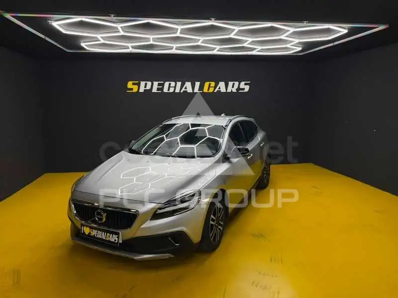 2017 Volvo V40