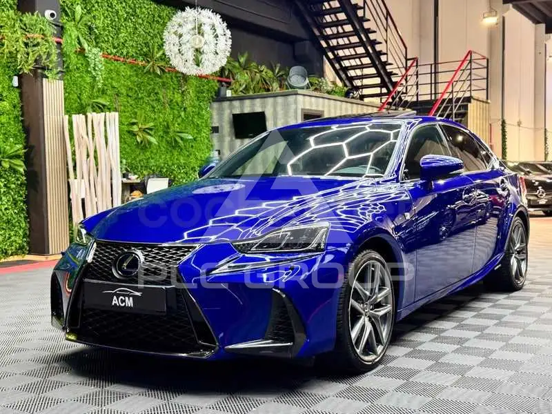 2017 Lexus IS
