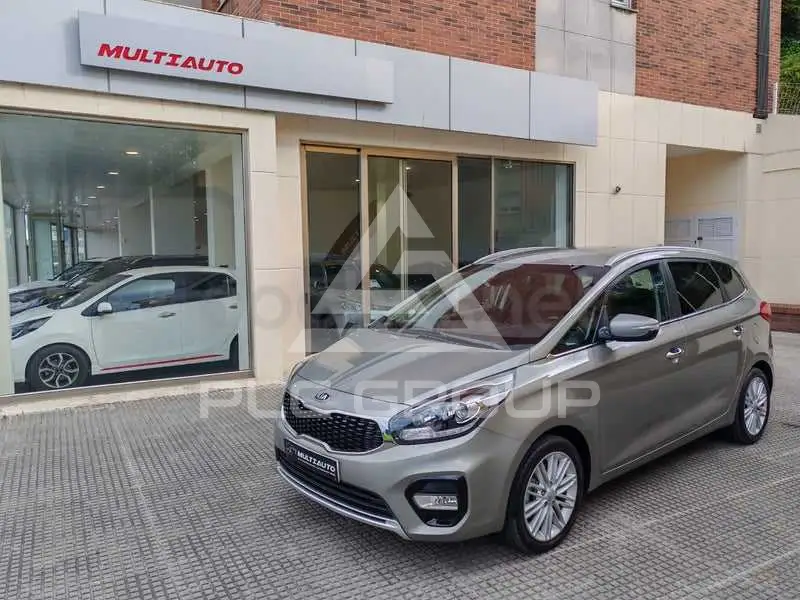 2017 KIA Carens