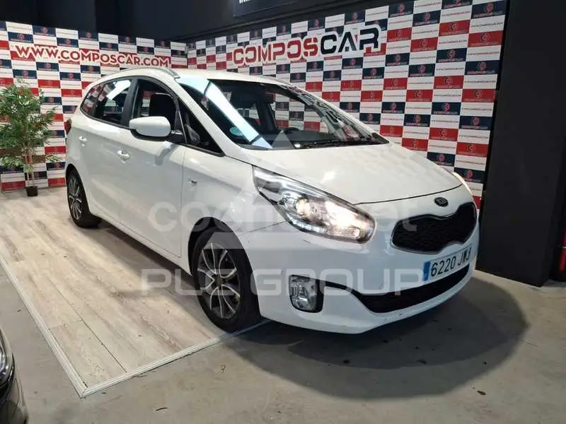 2017 KIA Carens