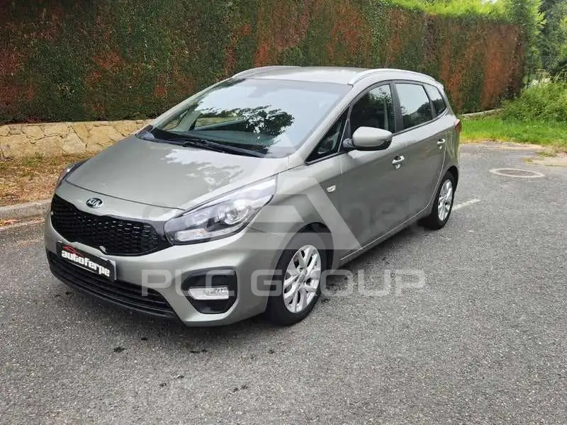 2017 KIA Carens