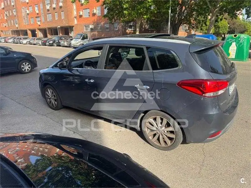 2017 KIA Carens