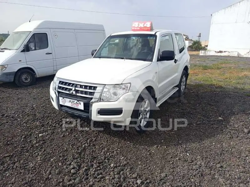 2018 Mitsubishi MONTERO