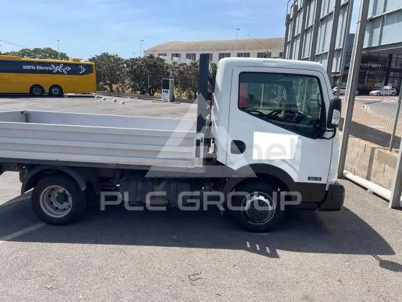 2018 Nissan NT400
