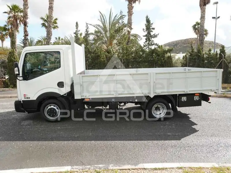 2019 Nissan NT 400
