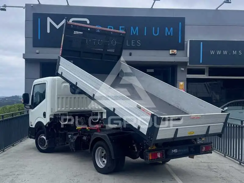 2019 Nissan 
